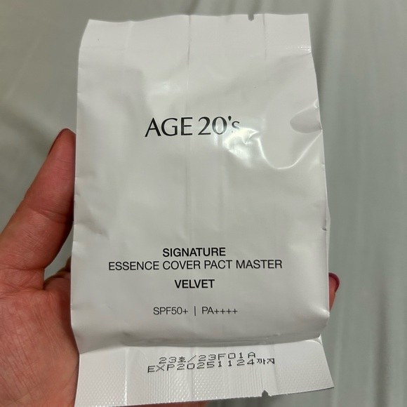 AGE20's Signature Essence Cover Pact Master - Refill pact only!!! Shade #23 - Picture 4 of 5